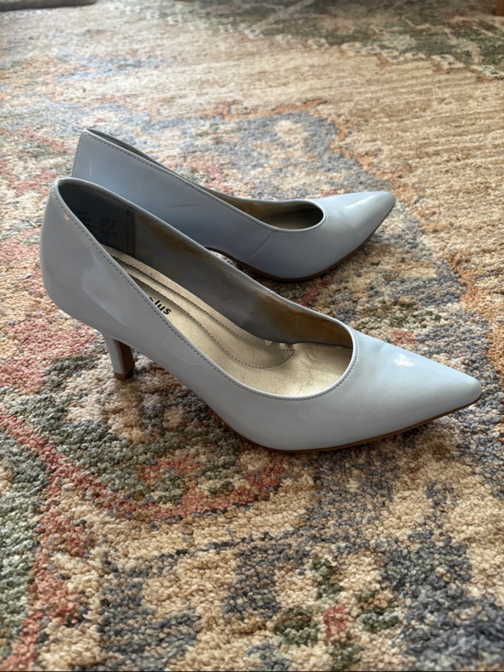 Classic Pointed Toe Women’s Pumps in Light Blue